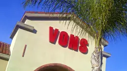 Grocery workers at Ralphs, Albertsons, Vons ratify new contracts