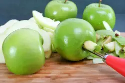 Pair tart apples with chicken and fennel for an easy fall dinner