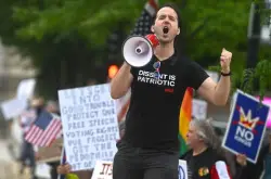 'Good Trouble Lives On' rally draws hundreds in Elgin